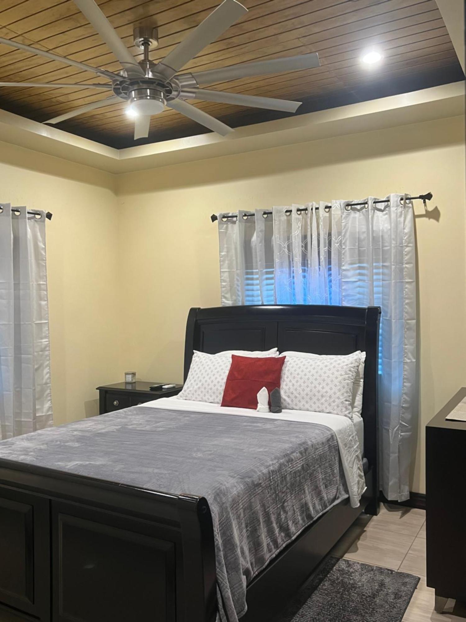 Kingston Oasis One Bedroom Eksteriør billede