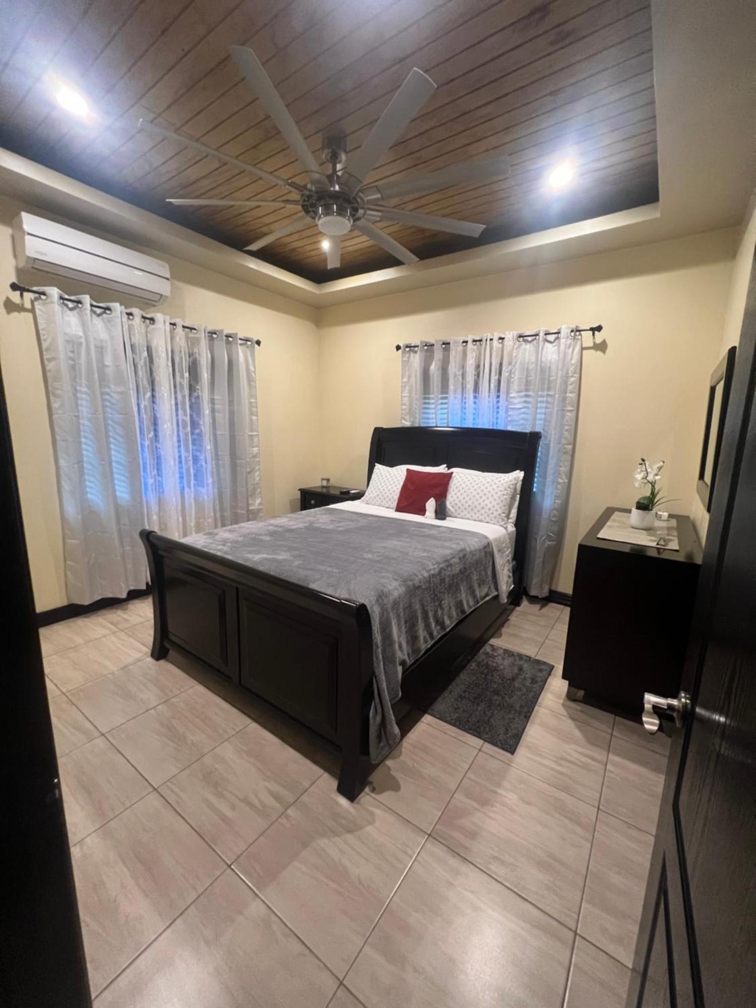 Kingston Oasis One Bedroom Eksteriør billede